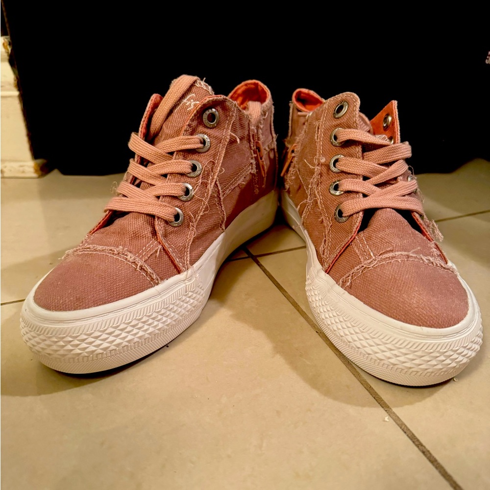 Blowfish Malibu pink shoes for women (never worn)